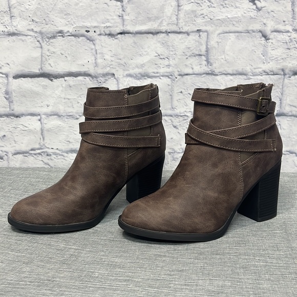 Dream Paris Stacked Mid Heel Chunky Ankle Booties - Picture 6 of 9